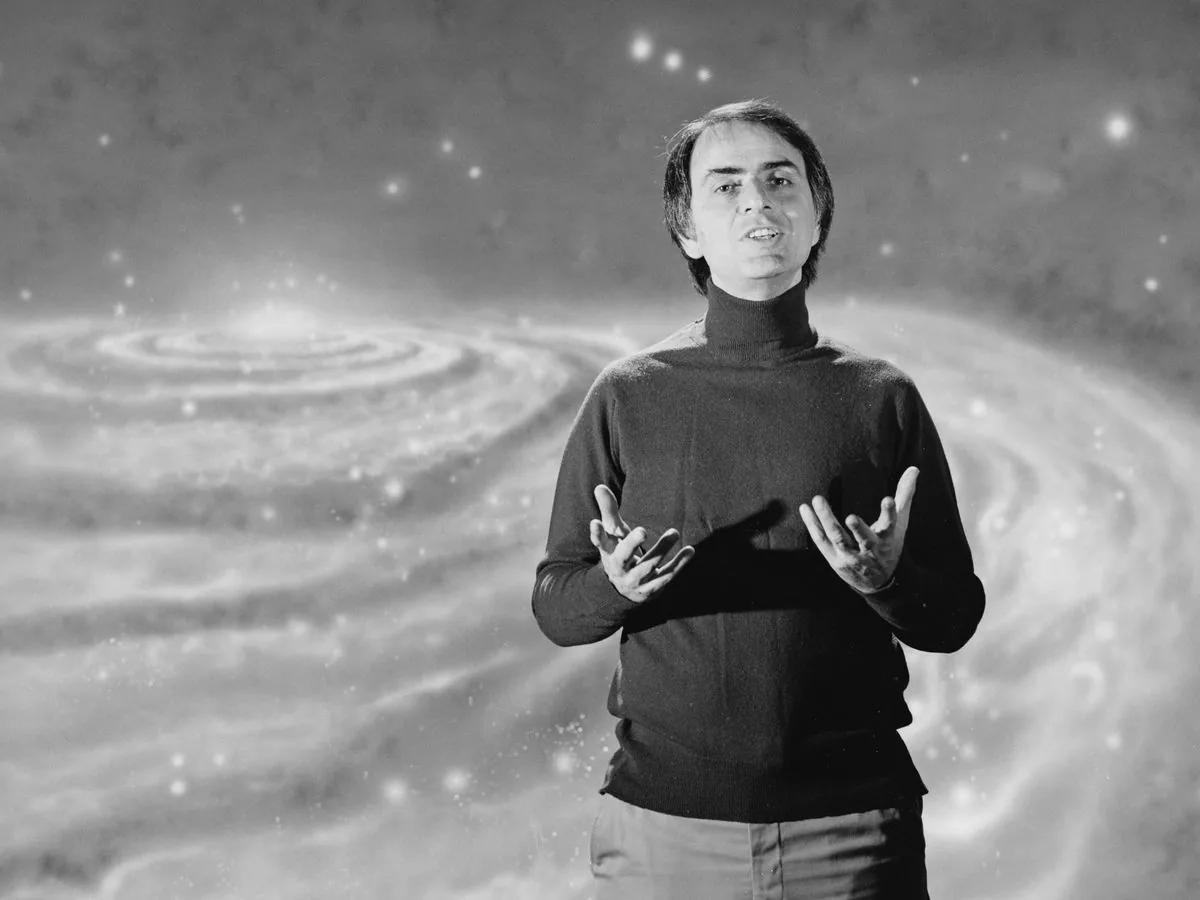 cosmos capitulo 13 resumen - Cómo se llama el programa de Carl Sagan