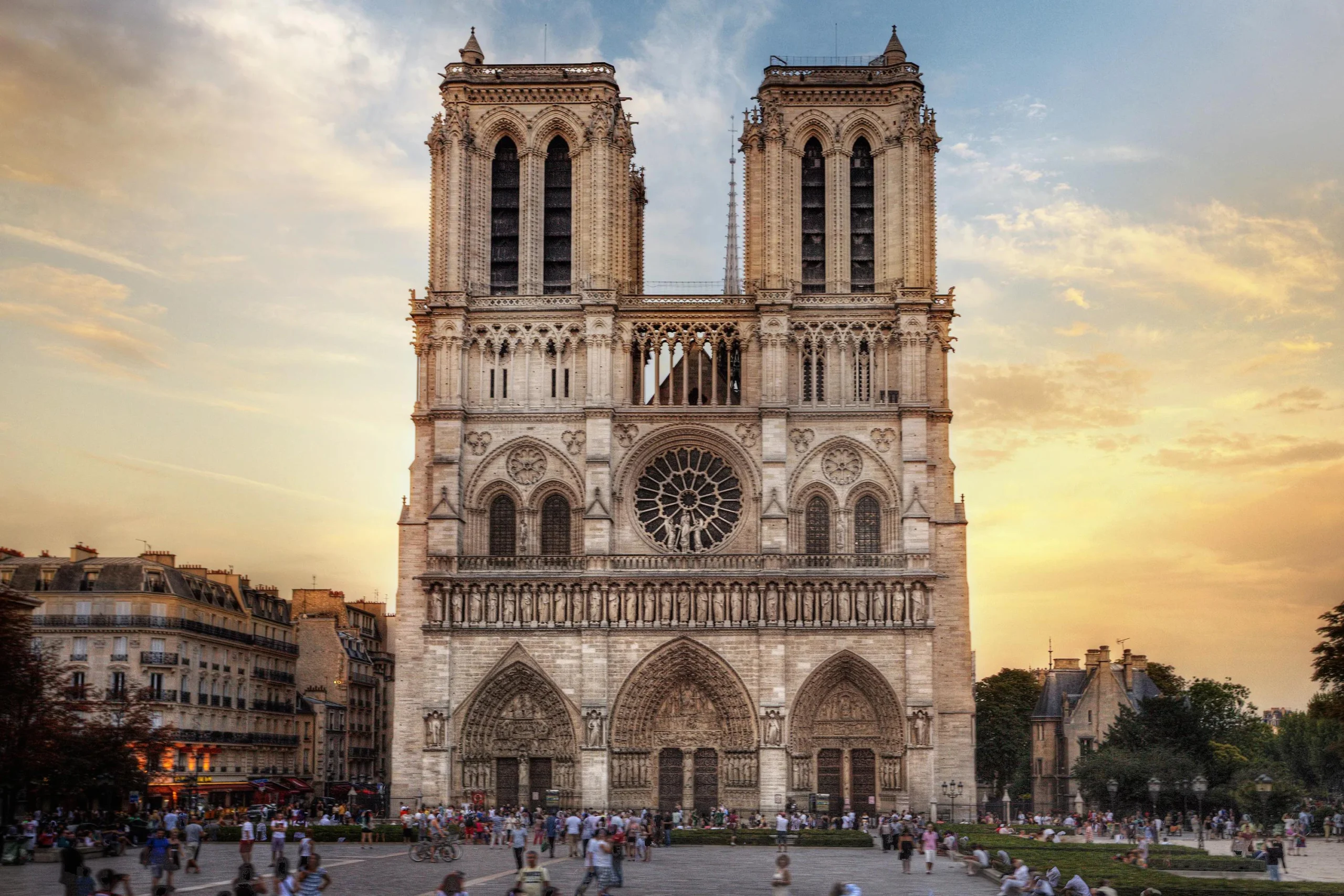 catedral de notre dame historia resumida - Por qué se construyó la catedral de Notre Dame