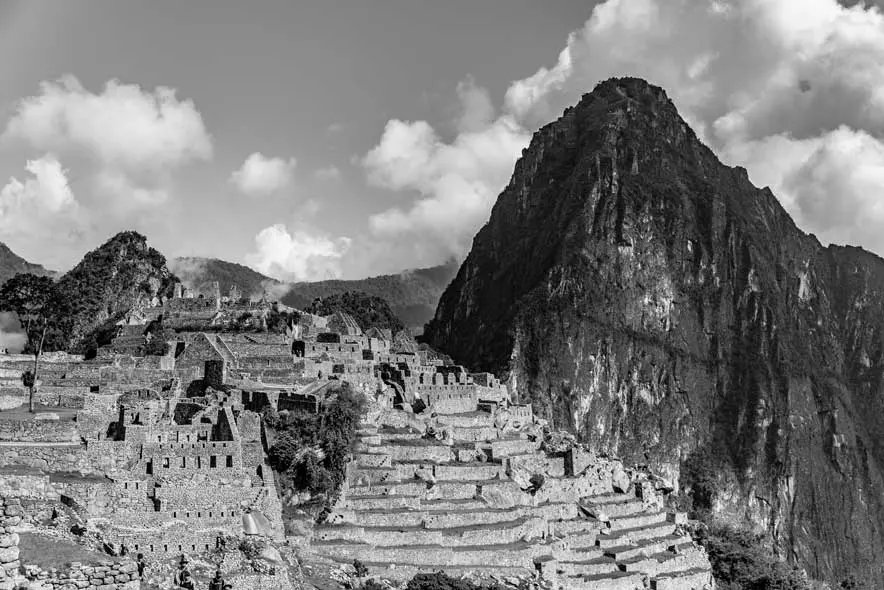 el descubrimiento de machu picchu resumen - Qué es Machu Picchu un resumen