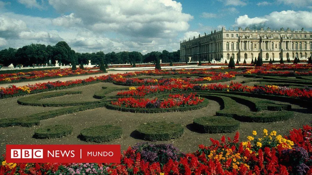 historia del palacio de versalles resumen - Qué importancia tuvo el Palacio de Versalles