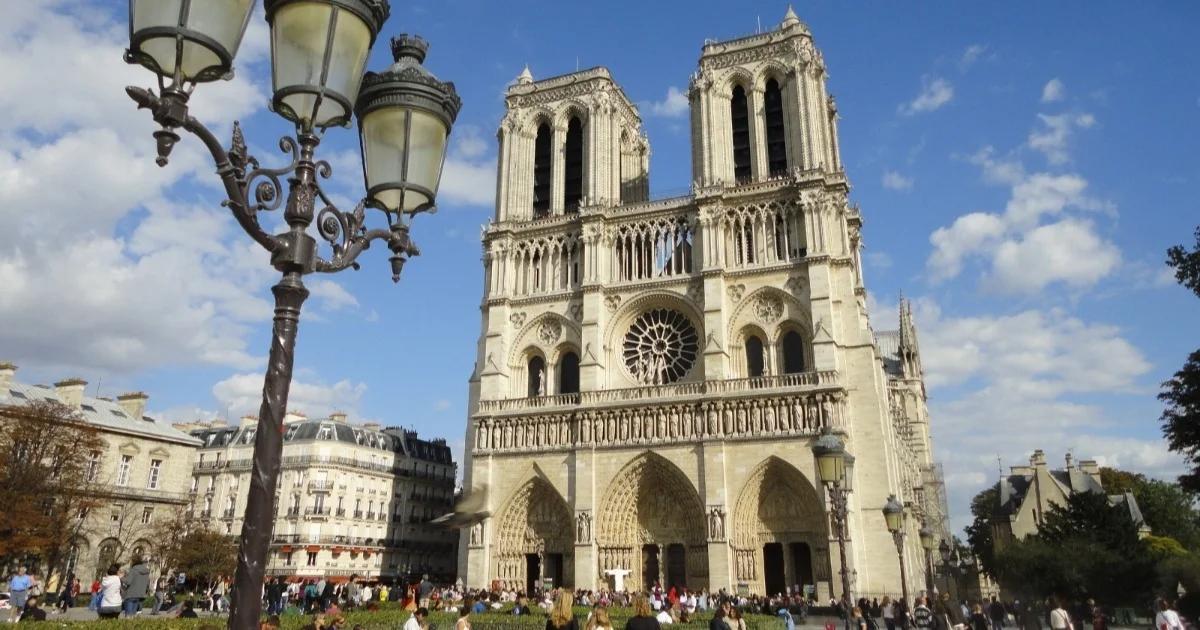 catedral de notre dame historia resumida - Qué significa la catedral de Notre Dame para Francia