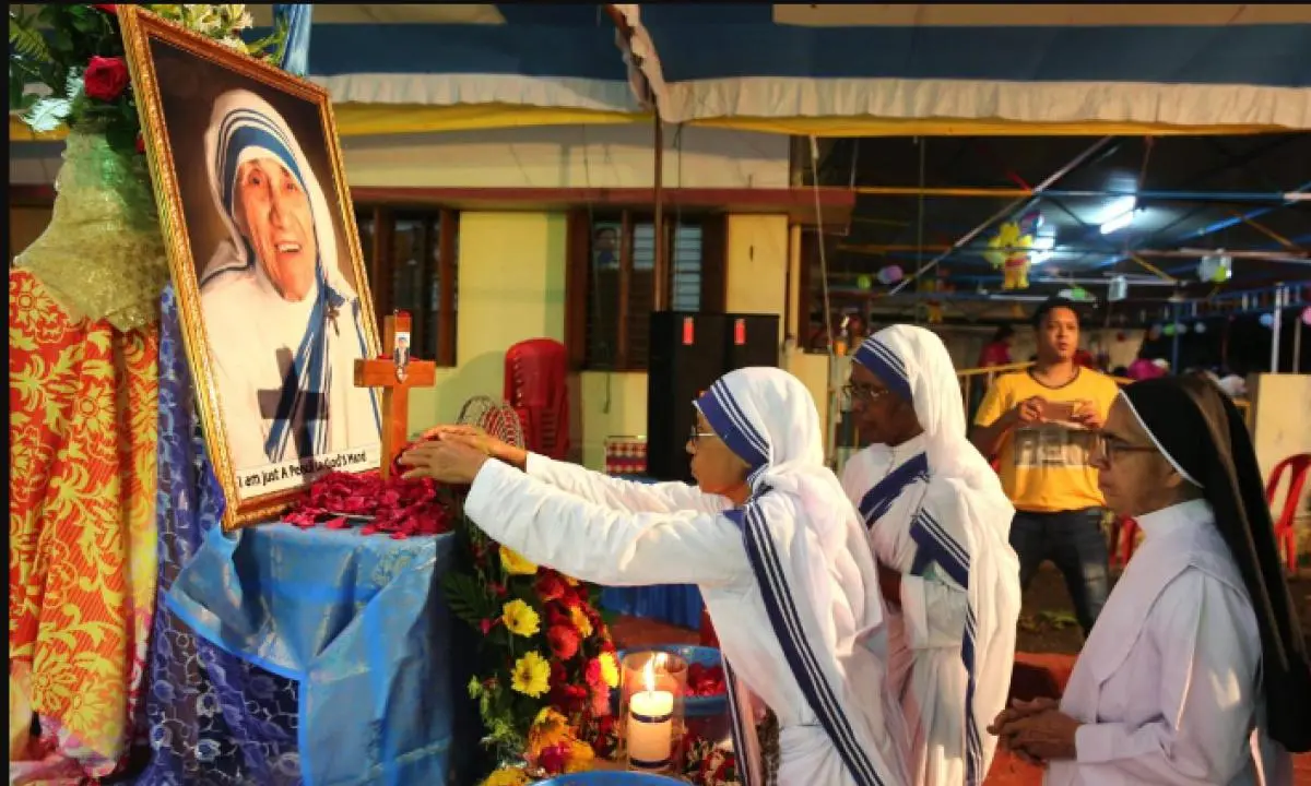 madre teresa de calcuta resumen - Quién fue la Madre Teresa de Calcuta