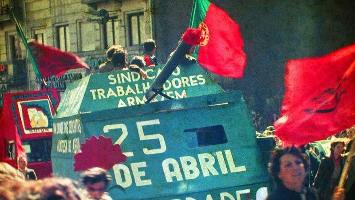 revolucion de los claveles resumen - Quién gobernaba en Portugal cuando la revolución de los claveles
